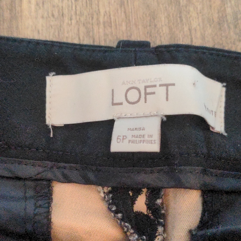 Leopard Capri style pants - Picture 3 of 5
